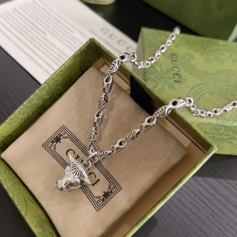 G*u*i necklaces